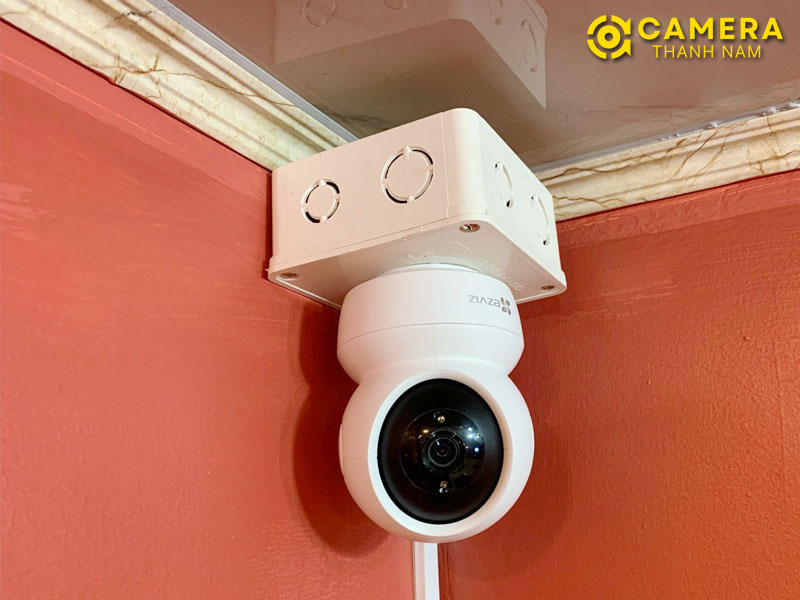 nen-su-dung-hop-nhua-camera-ngoai-troi-camerathanhnam